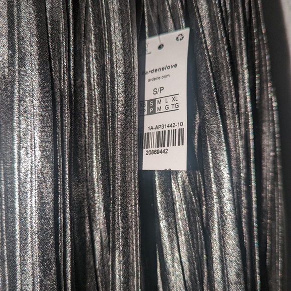 Pleated Silver stretch waist Skirt sz Smll - Picture 3 of 3